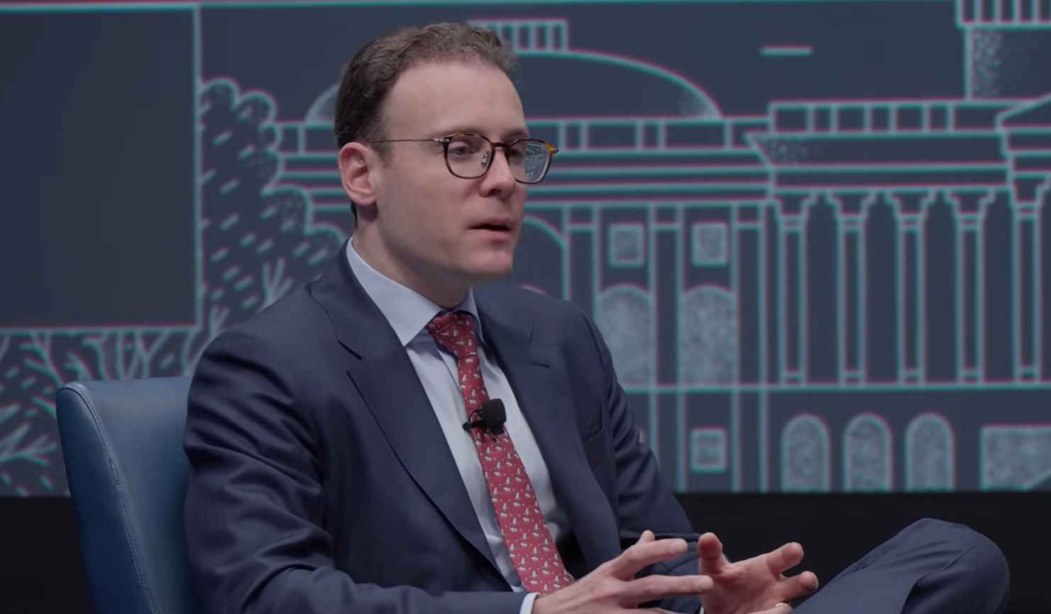 Michael Selig podczas wywiadu