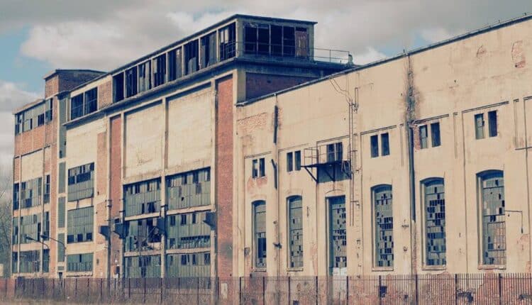 Gospodarczy kryzys po cichu wycina kolejne polskie firmy. Znikają marki odzieżowe oraz spożywcze