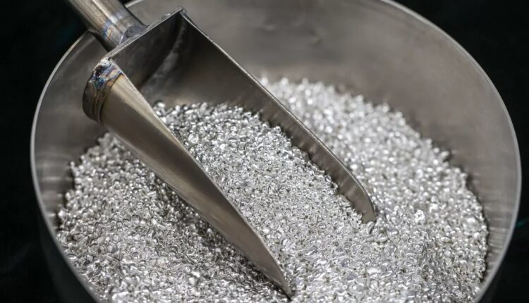 Rozejm z Chinami do kosza? Ban eksportowy na srebro, metale przemysłowe