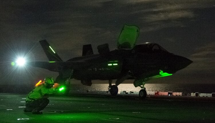 Trump: USA uderzyły na cele w Wenezueli. Eskalacja kampanii, bombardowania 'przenoszą się’ na ląd