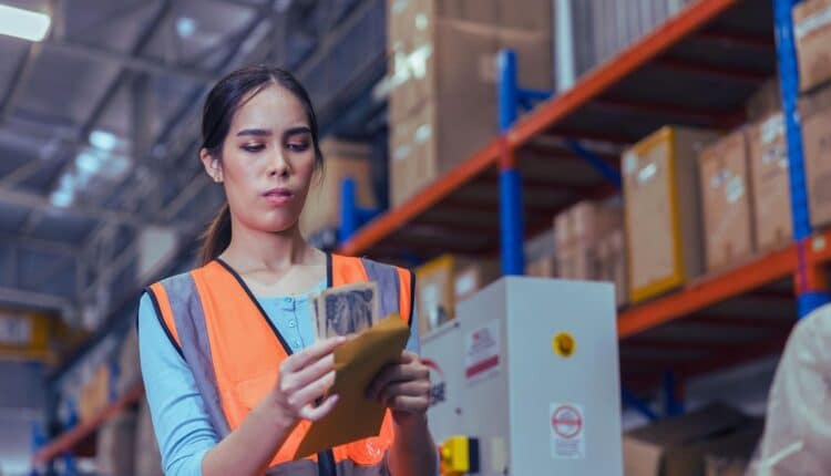 Dochody Polaków według GUS-u rosną, ale coś tu się nie zgadza