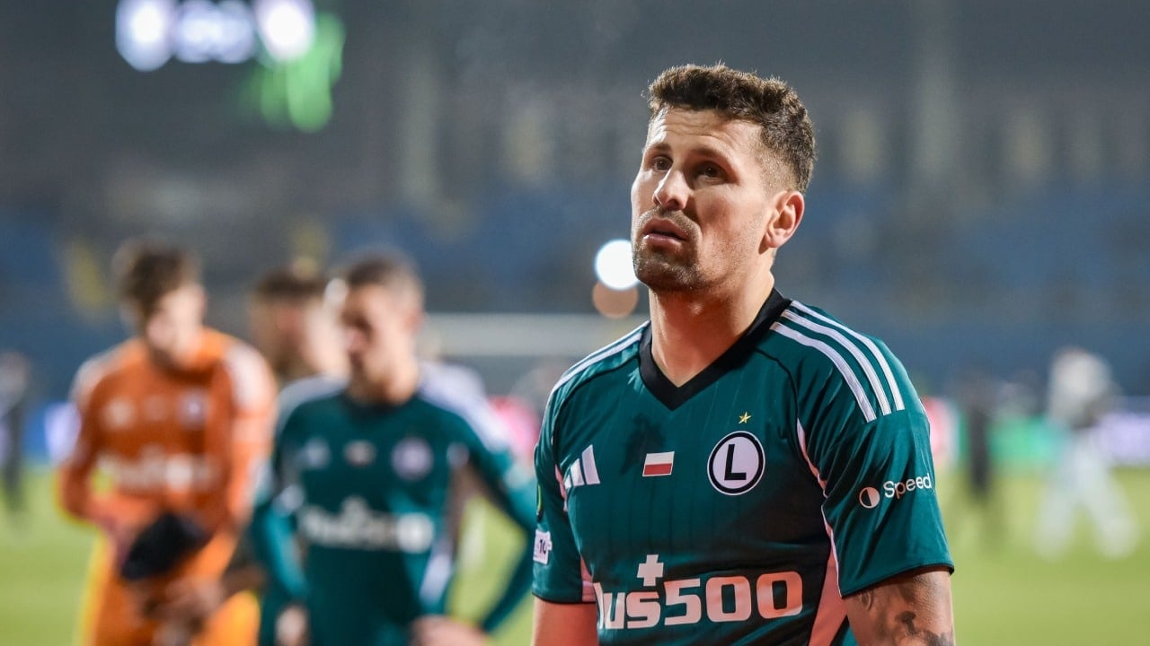 „Sprzedaj klub i spier*****!”. Kibice Legii eksplodowali po kompromitacji w Armenii