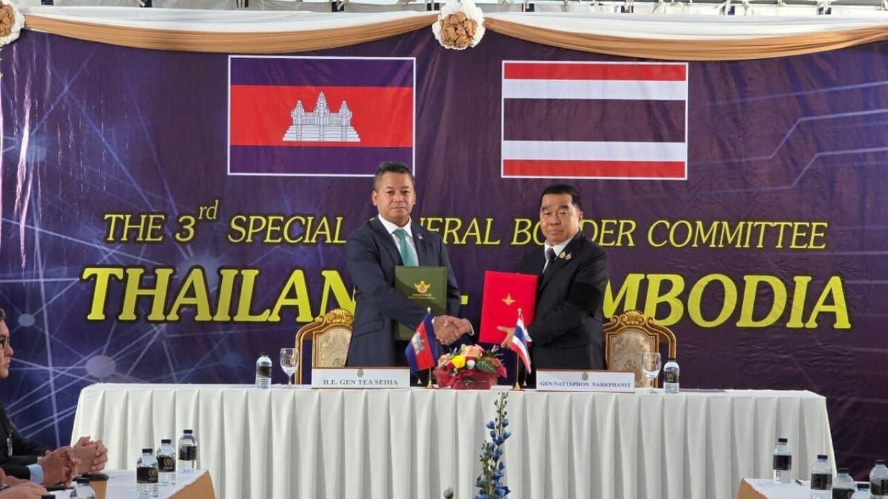 Po tygodniach walk nagły zwrot. Tajlandia i Kambodża podają sobie ręce na granicy