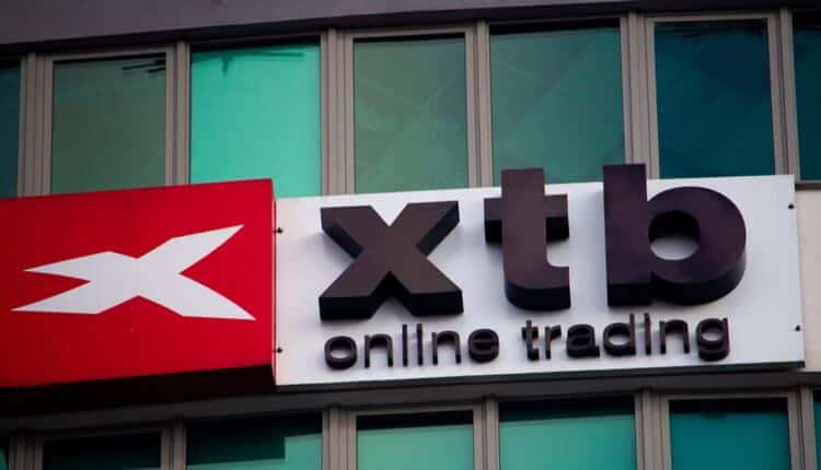 Kontrowersje i oskarżenia: XTB dostała licencję MiCA – ale na Cyprze, w Polsce popierała ustawę tej licencji utrudniającą uzyskanie