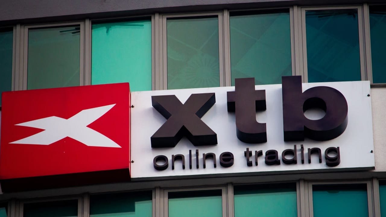 Kontrowersje i oskarżenia: XTB dostała licencję MiCA – ale na Cyprze, w Polsce popierała ustawę tej licencji utrudniającą uzyskanie