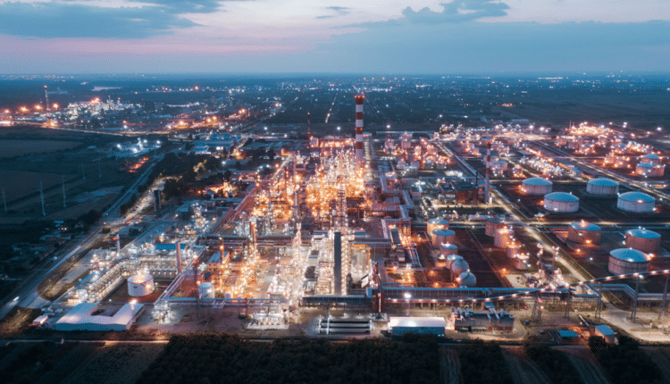 Do końca tygodnia Węgrzy przejmą kluczową rafinerię? Rozwiązanie sporu USA, Rosji i lokalnych interesów