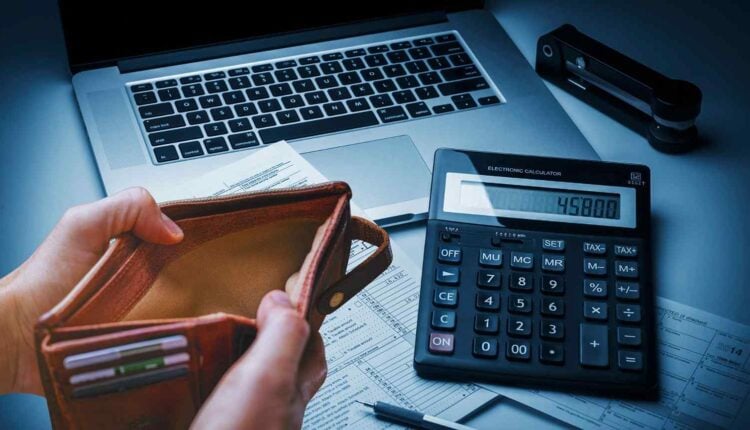 Rząd nic nie zrobił, a zwiększy wpływy z podatków. Blisko 2,5 mln osób odczuje to na własnej skórze