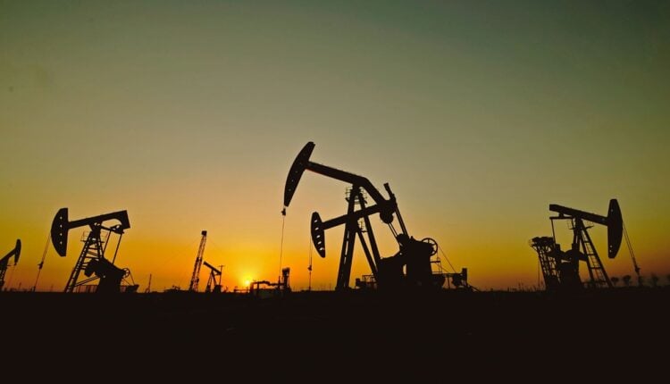 Rosja zmuszona sprzedawać ropę 50% poniżej cen rynkowych? Lukoil w opałach, machina spowalnia