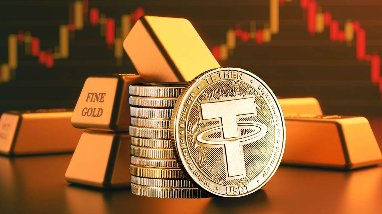 Token Tether Gold na tle złotych sztabek i wykresów giełdowych.