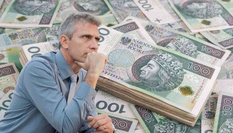 Oszczędności Polaków na rekordowym poziomie, ale coś tu się nie zgadza