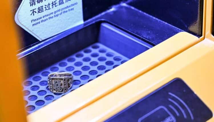 Szybki zysk vs. barbarzyństwo: automaty topią stare precjoza, płacą za złoto na wagę