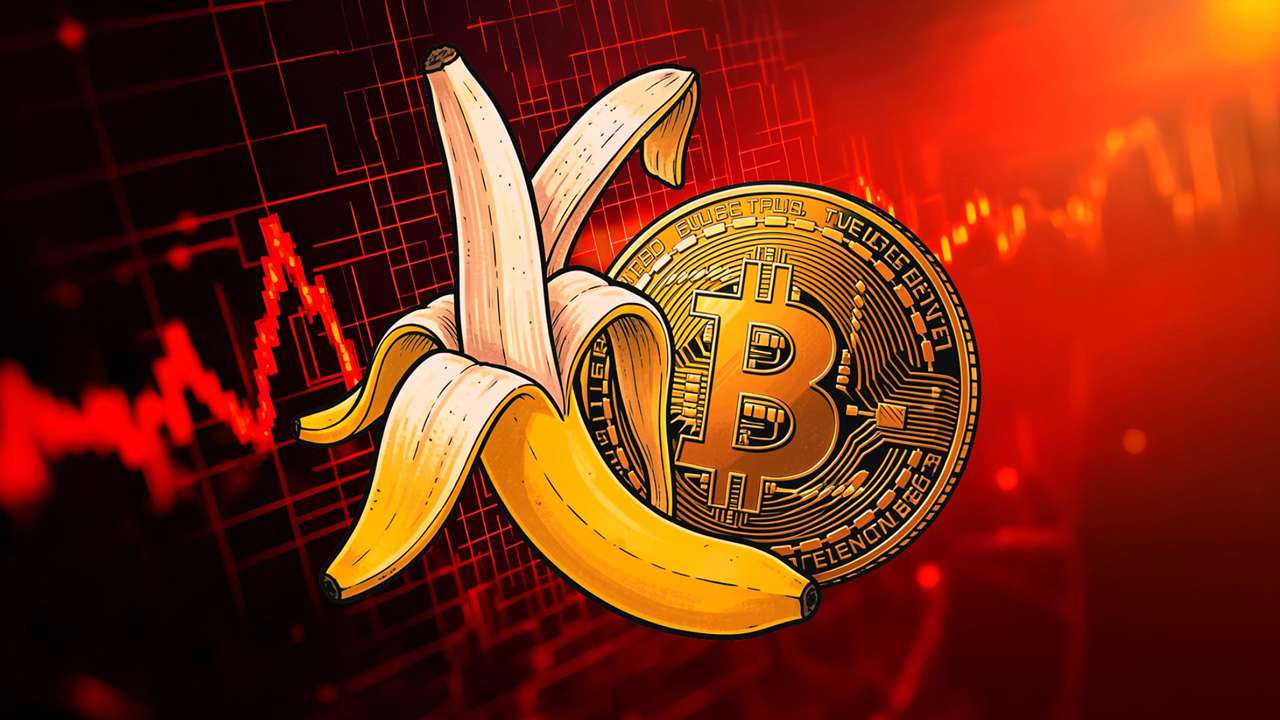 Bitcoin potyka się na skórce od banana, w tle wykres pokazujący spadek.