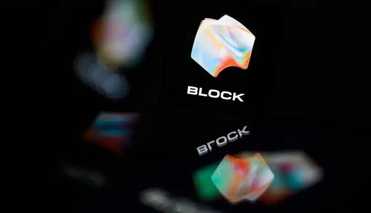 Fintech zwalnia prawie połowę pracowników „z dnia na dzień”. Oficjalnie: to przez AI