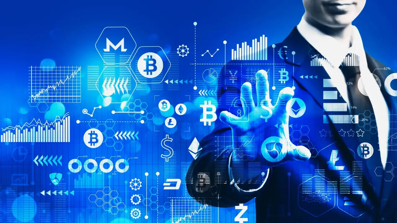 Trader analizuje kryptowaluty.