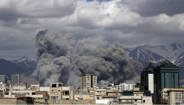 Iran vs. USA, Izrael: parlament pod bombami, samoloty i okręty trafione. Trump zapowiada „kolejną falę”