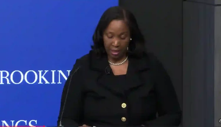 Lisa Cook z Fed ostrzega przed inflacją, a Bitcoin i Ethereum czekają na wyrok rynków