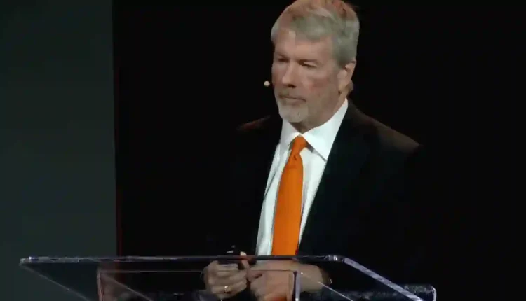 Mieli być najwięksi a zostali w tyle – Strategy nokautuje fundusz BlackRock!