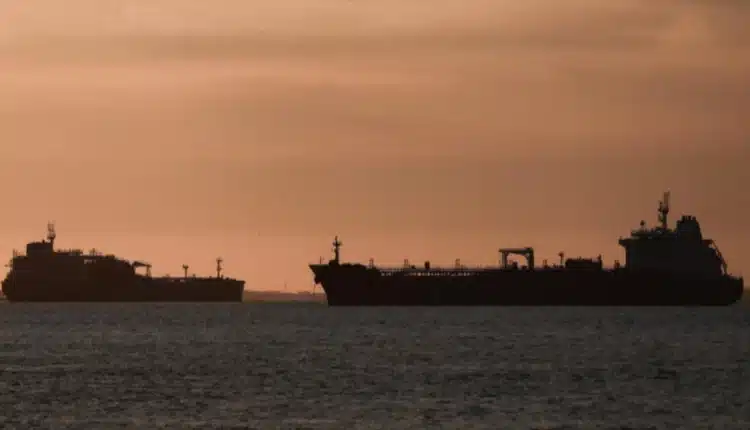 Ormuz odblokowany? Iran ogłasza zwrot o 180°, ropa nurkuje w dół – ale z Teheranu płyną też sprzeczne sygnały