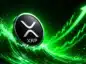 Token XRP na zielonej wznoszącej fali.