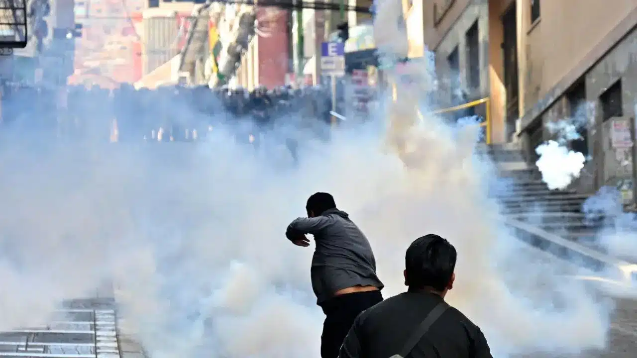 Jeden prezydent obiektem polowania, drugi rzekomo uciekł z kraju? Masowe protesty, zbrojna rebelia i inwazja karteli w toku