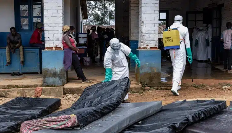 Ośrodek dla pacjentów z wirusem Ebola spalony, armia i policja tłumią zamieszki