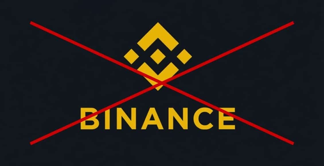 Logo i nazwa Binance żółte na czarnym tle przekreślone czerwonym krzyżykiem