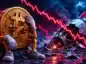 Bitcoin notuje spadek, w tle rozbita rakieta.