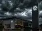 Czarne chmury nad salonem Volkswagena.