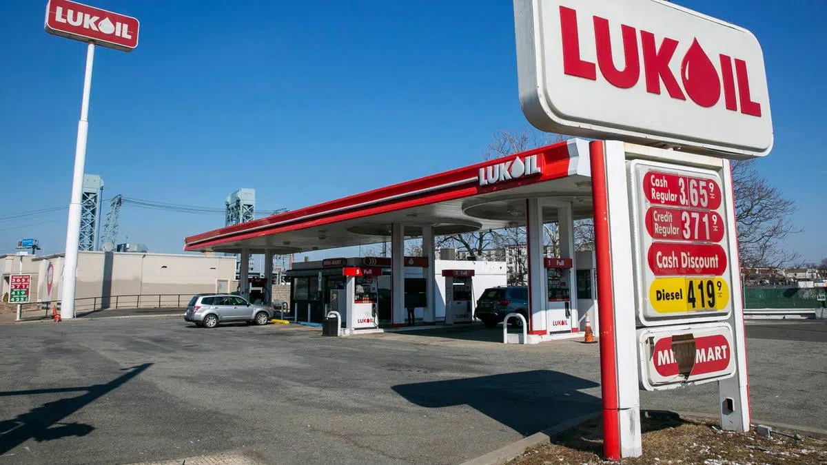 Ukrainians use VPNs to fake fuel shortages at Russian petrol stations
