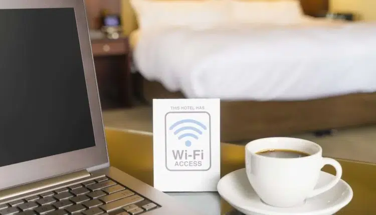 Podłączasz się do hotelowego WI-FI? Rosyjscy hakerzy mogą wykraść dane z twojego telefonu!
