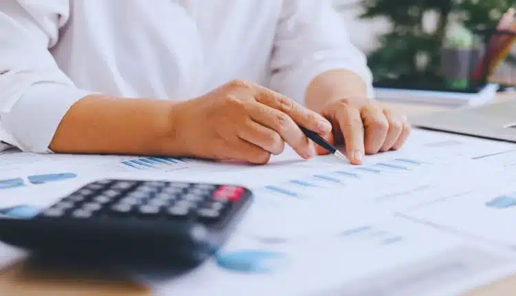 Skąd fiskus wie o Twoim zagranicznym koncie? System CRS w praktyce