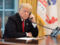Prezydent USA rozmawia przez telefon