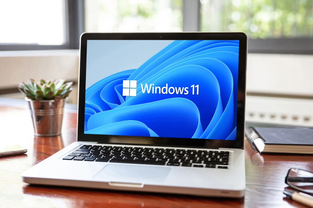 Laptop z systemem Windows 11
