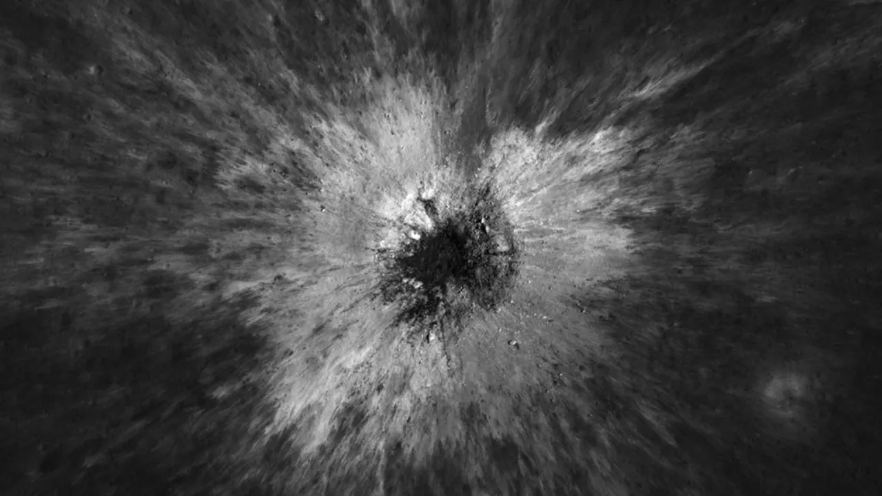 NASA odkryła ogromny krater na Księżycu. Eksplozja o skali bomby w Hiroszimie miała miejsce dwa lata temu