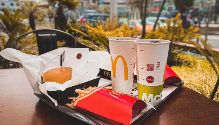 Kto ustala ceny w McDonald’s? Okazuje się, że sztuczna inteligencja!