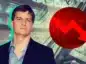 Michael Burry na tle NASDAQ, banknotów dolarowych i czerwonej strzałki spadkowej