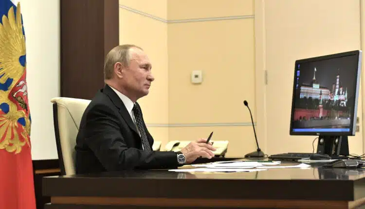 Putin zachęca do głosowania Online. Na amerykańskim komputerze i bez licencji na Windowsa