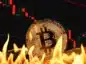 Moneta Bitcoin w płomieniach na tle wykresu i kursu