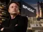 Elon Musk na tle siedziby SpaceX, procesorów Nvidia i stosów dolarów. Ilustracja finansowania rozwoju sztucznej inteligencji kwotą 40 miliardów dolarów.