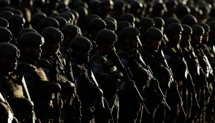 Salwadorskie oddziały wylądowały na Haiti, doniesienia o intensywnych starciach. Ultimatum wobec gangów