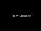 SpaceX logo na czarnym tle