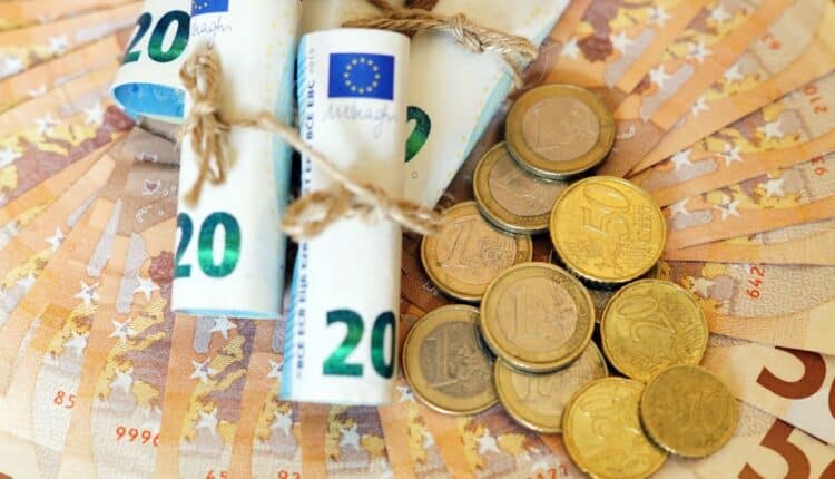 Tak źle z kursem euro do dolara nie było od dawna. Najpierw posypała się Francja, teraz Hiszpania