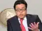 Tom Lee na tle beżowego tła i złotej monety Ethereum